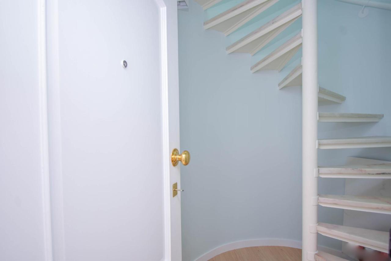Central & Stylish 2 Bedroom Apartment W/ Balcony كاسكايس المظهر الخارجي الصورة