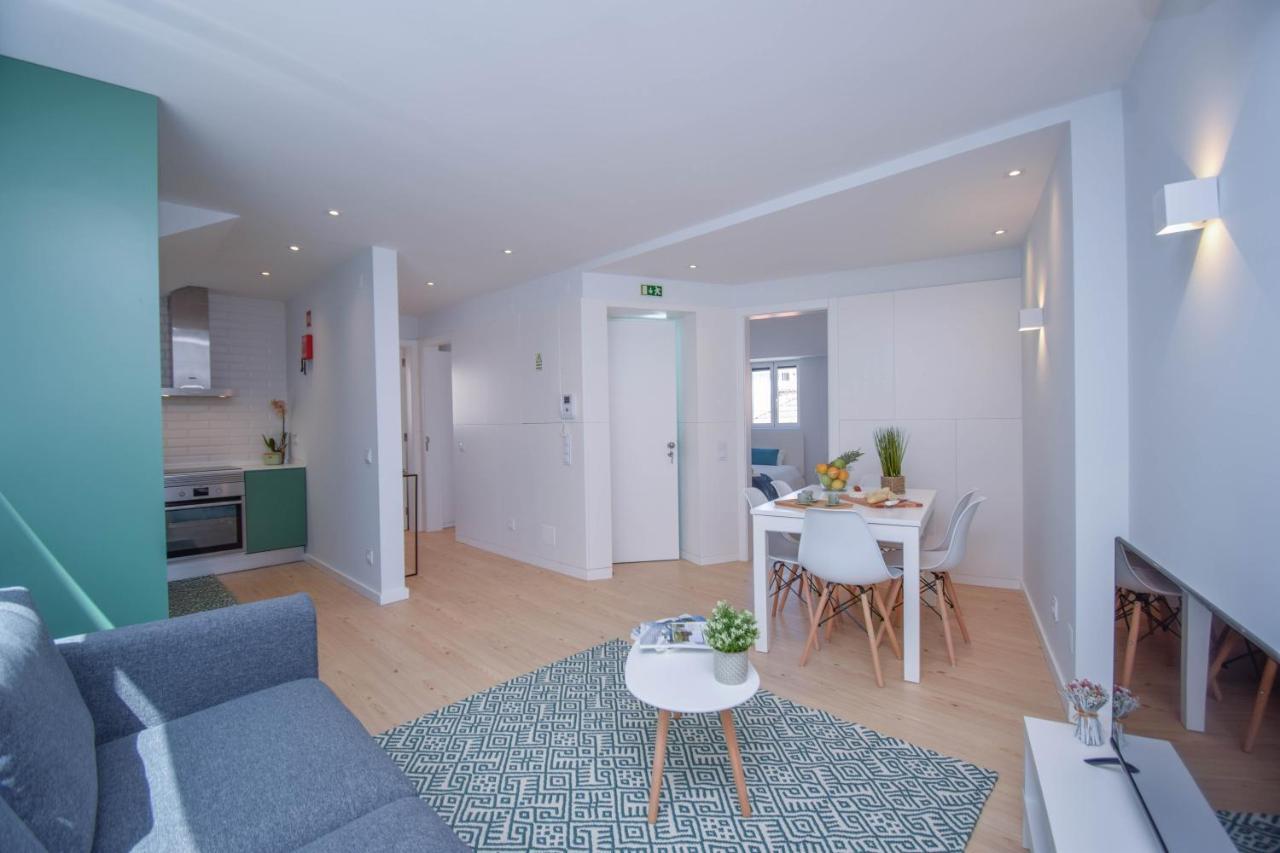 Central & Stylish 2 Bedroom Apartment W/ Balcony كاسكايس المظهر الخارجي الصورة