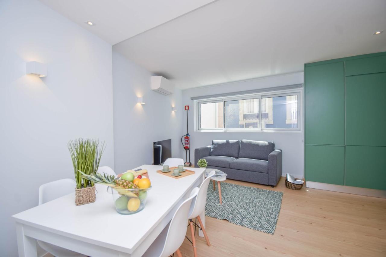 Central & Stylish 2 Bedroom Apartment W/ Balcony كاسكايس المظهر الخارجي الصورة